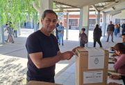 El vicegobernador Carlos Silva Neder emitió su voto y destacó que se vive una fiesta de la democracia