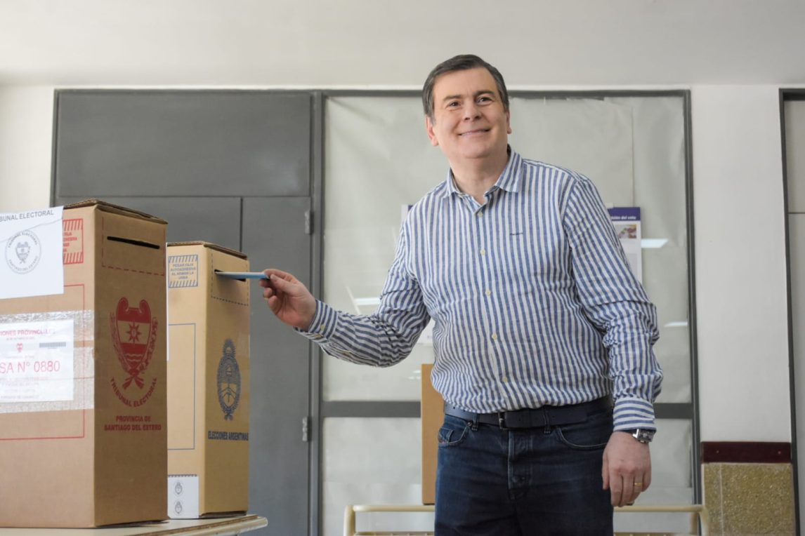 Zamora destacó la “fiesta de la democracia” y se emocionó al contar que sus hijos votaron por primera vez