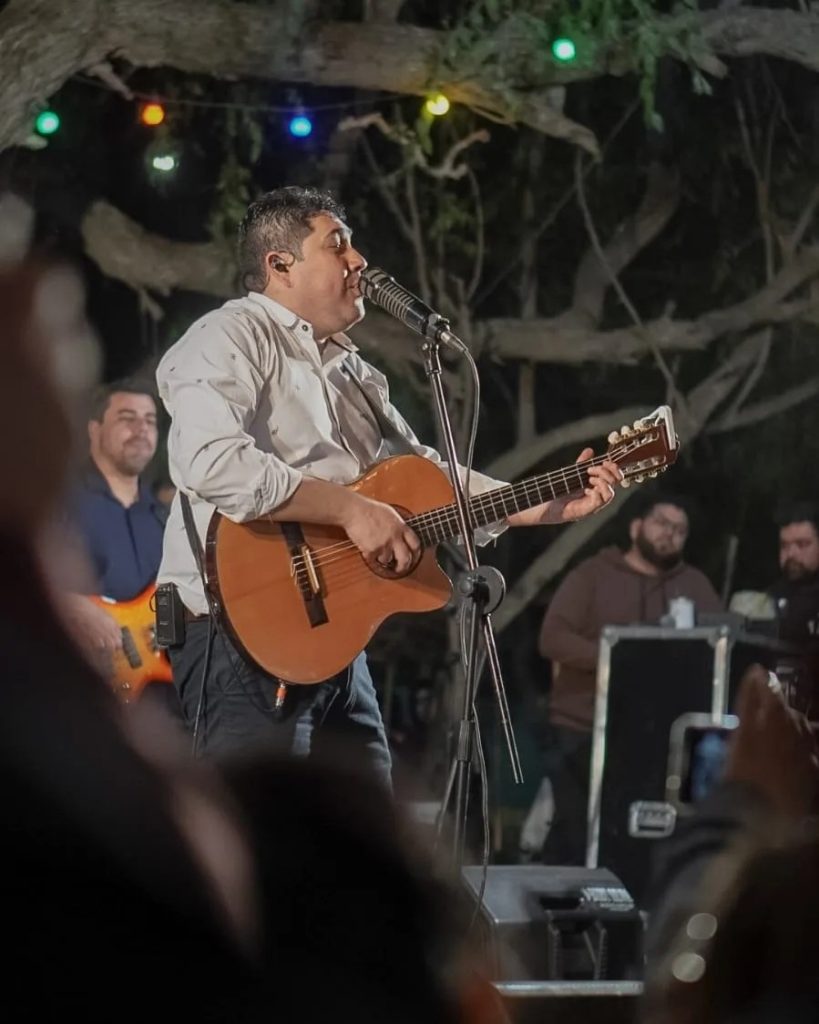 Marcelo Toledo presentó su nuevo registro en vivo