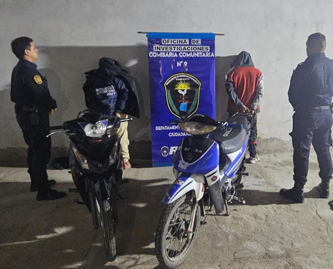 B° Borges: Aprehendieron a dos jóvenes con motos robadas; los vecinos interceptaron a uno de los sospechosos