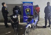 B° Borges: Aprehendieron a dos jóvenes con motos robadas; los vecinos interceptaron a uno de los sospechosos