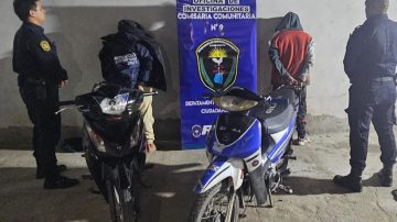 B° Borges: Aprehendieron a dos jóvenes con motos robadas; los vecinos interceptaron a uno de los sospechosos
