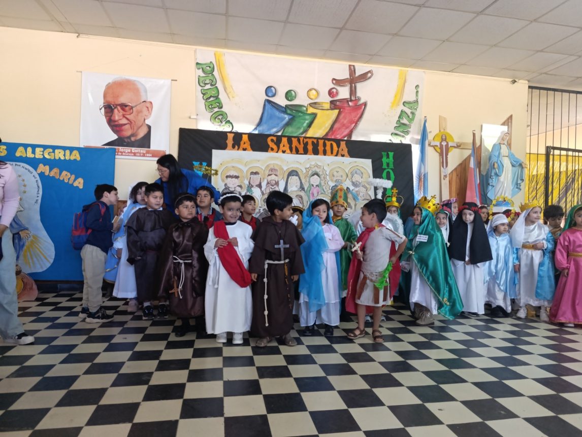 Añatuya: Niños y familias celebraron “Holywins”