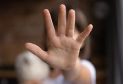Detienen a un policía retirado que abusó de una menor a la que debía cuidar