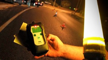 Intentó huir de un control policial y atropelló a un efectivo: tenía 2,10 de alcohol en sangre