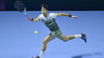 Los argentinos Etcheverry y Comesaña, a un paso del cuadro principal del Masters 1000 de París
