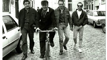 Se cumplieron 25 años de la muerte del rockero español que se enamoró de Santiago e inspiró la película “La estrella azul”