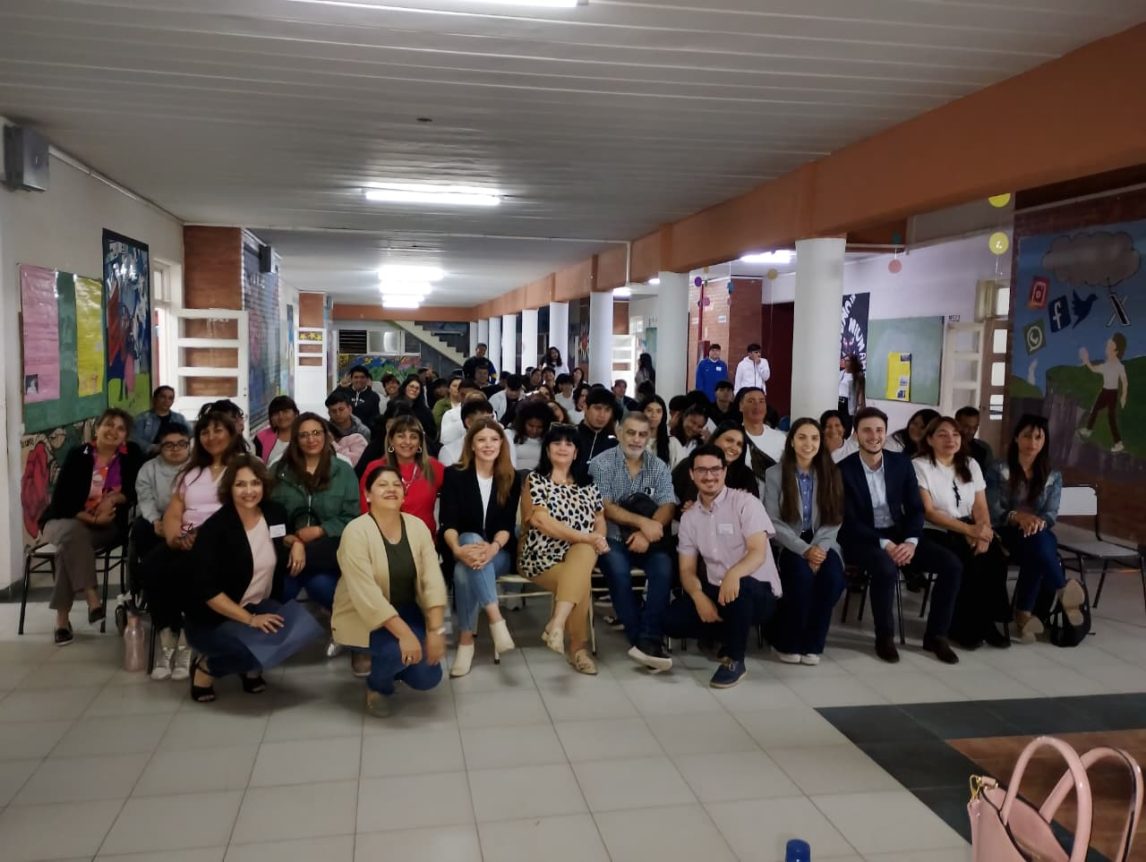 Exitosa jornada sobre el valor del sufragio en el Colegio Campo Contreras