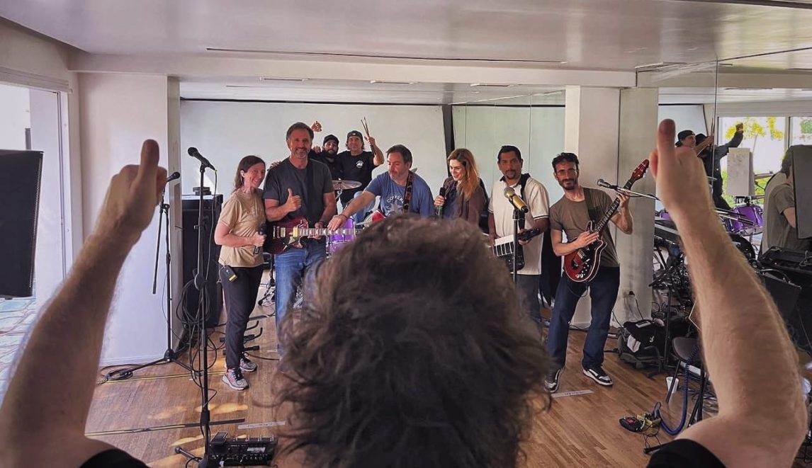 Milei se sumó a los ensayos de “La Banda Presidencial” para el lanzamiento de su libro