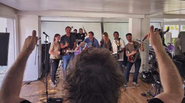 Milei se sumó a los ensayos de “La Banda Presidencial” para  el lanzamiento de su libro