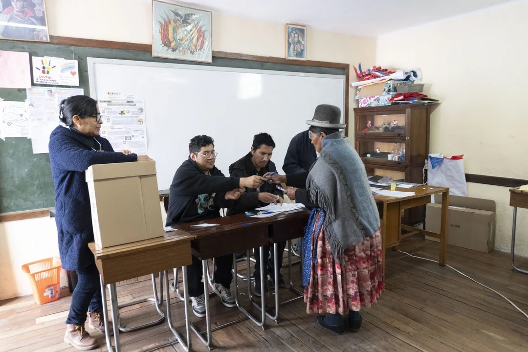 Bolivia votó en su primer balotaje presidencial entre Rodrigo Paz y Tuto Quiroga