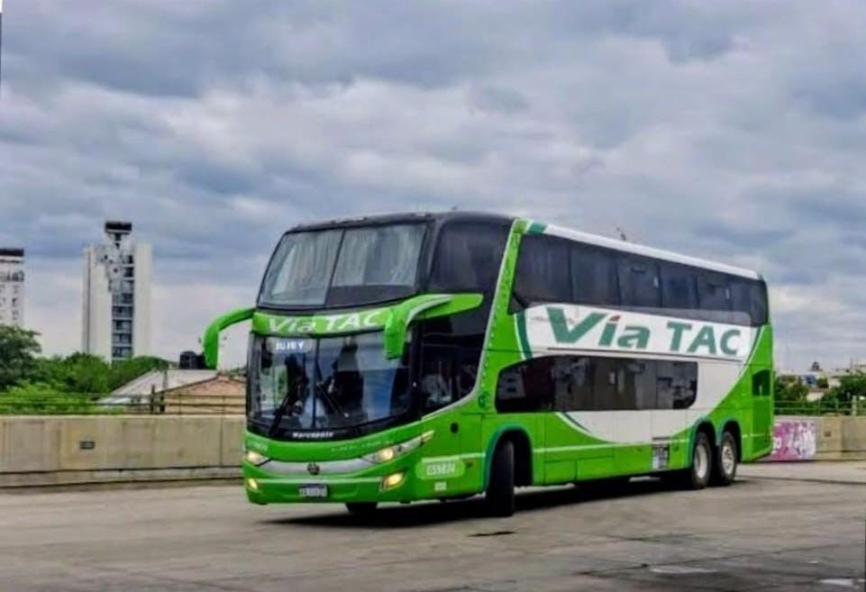 Violento ataque con piedras a un colectivo de la empresa Via Tac