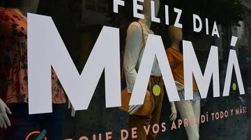 Día de la Madre: los argentinos evitaron las cuotas por las altas tasas y pagaron en un solo pago
