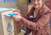 La Gringa fue a votar y recibió el cariño de su gente en La Banda