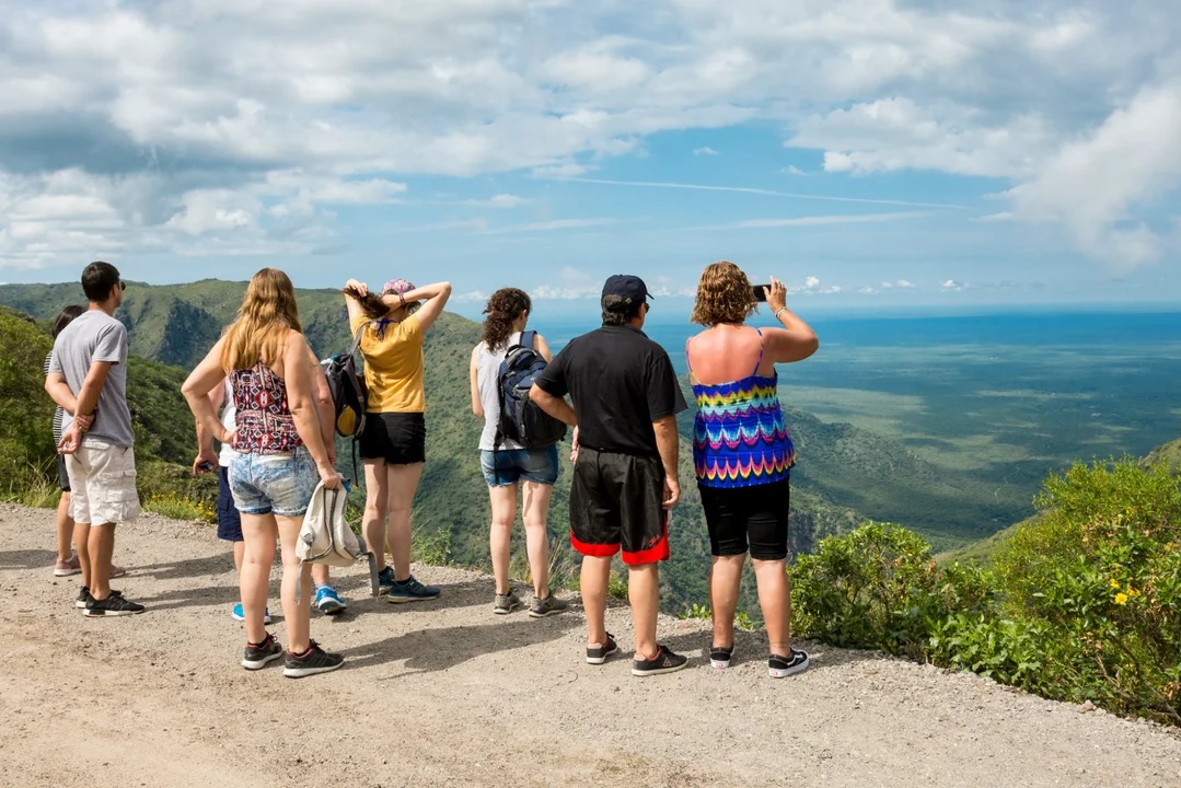 Balance del fin de semana largo: Viajó más gente pero se gastó menos