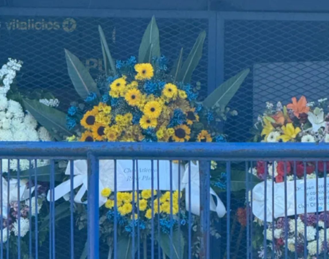 River envió flores azules y amarillas para la despedida de Russo en La Bombonera