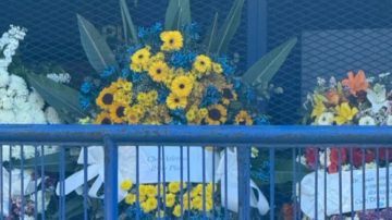 River envió flores azules y amarillas para la despedida de Russo en La Bombonera