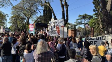 Trabajadores del Garrahan marcharon a la Quinta de Olivos: “Este es un gobierno cruel”