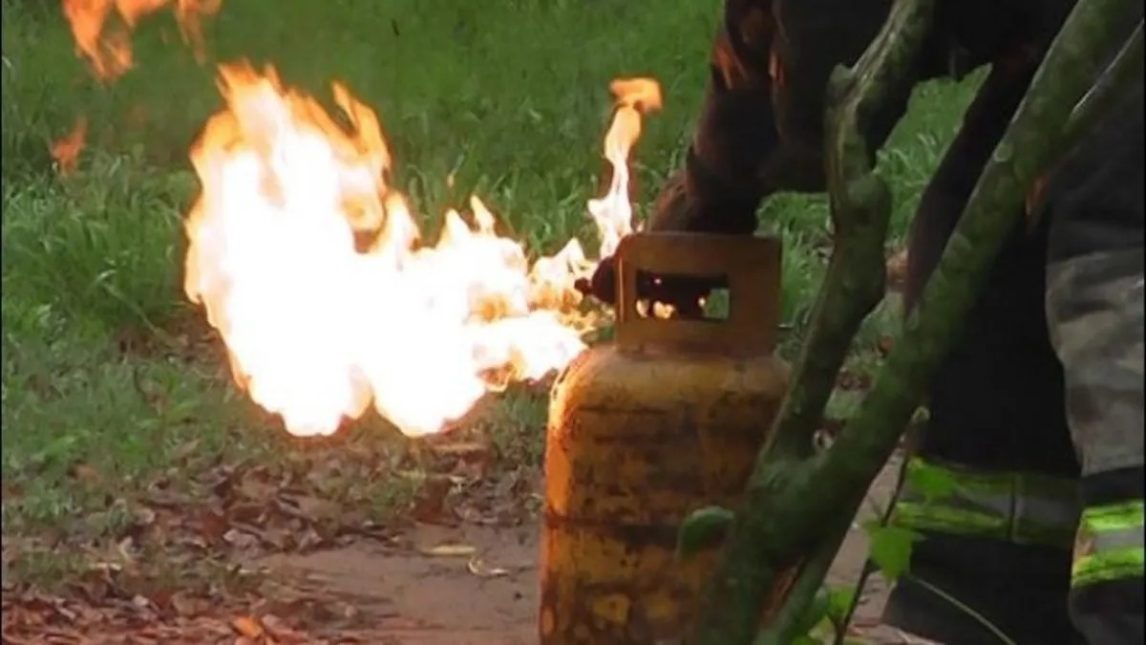 Pánico en una rotisería del barrio Villa del Carmen al prenderse fuego una garrafa