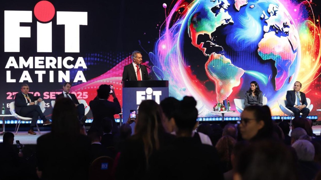 FIT 2025: Scioli finge demencia, con una promoción bancaria quiere solucionar la crisis del turismo argentino