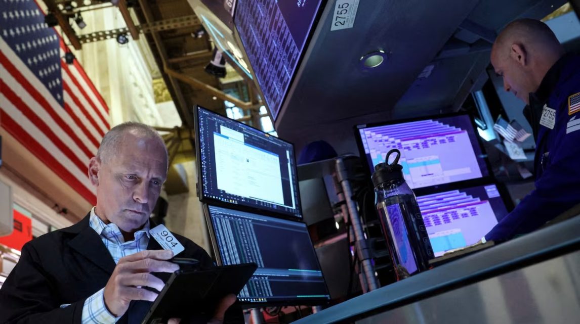 Se desplomaron los bonos y las acciones argentinas en Wall Street perdieron 8% tras el anuncio de Trump a Milei