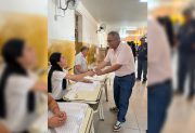 El Intendente de Loreto, Ramón “Toto” González, emitió su voto en una jornada democrática clave