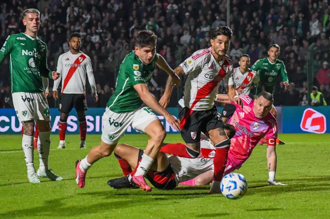 En vivo: River quiere volver al triunfo ante Sarmiento de Junín en el Monumental