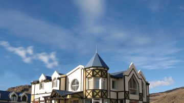 Hallaron muerto a un hombre en un hotel de la familia Kirchner ocupado ilegalmente en El Chaltén