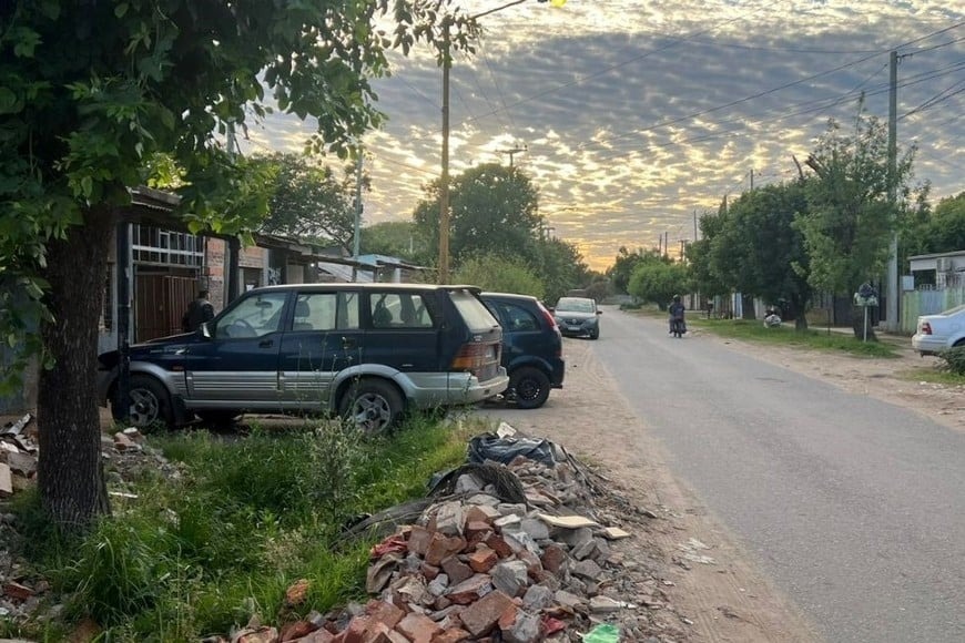 Un nuevo femicidio sacude Santa Fe: asesinó a su ex delante de sus hijos y escapó
