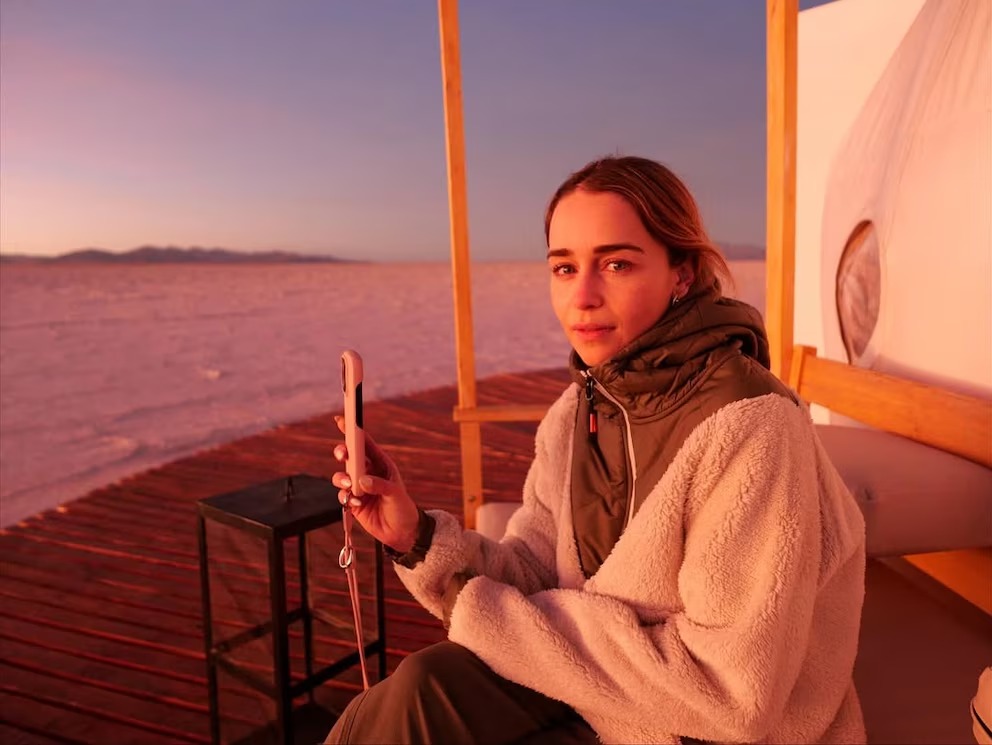 Mates con alfajorcitos de maicena y glamping en las salinas: Emilia Clarke, la actriz de Game of Thrones estuvo de vacaciones por Argentina