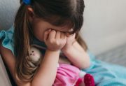 Denunció a su exmarido de que no restituye a su hija de 3 años pero la nena no quiere volver con ella