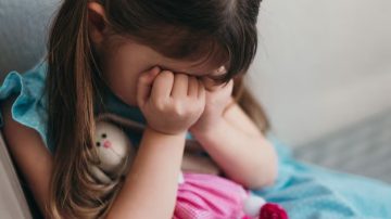 Denunció a su exmarido de que no restituye a su hija de 3 años pero la nena no quiere volver con ella