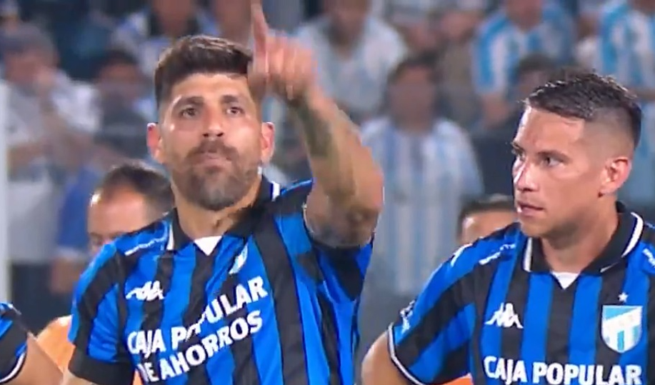 Video: Leandro Díaz se cruzó con los hinchas de Atlético Tucumán que insultaban al equipo