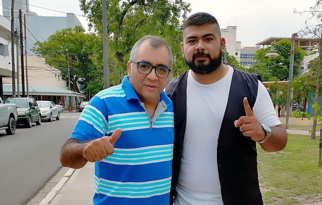 El locutor Juan Manuel Rodríguez presenta su Séptimo Teatro con Los Capis como invitados de lujo