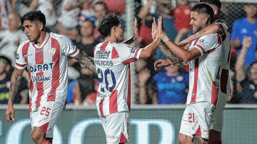 Unión de Santa Fe goleó a Defensa y Justicia y quedó como escolta