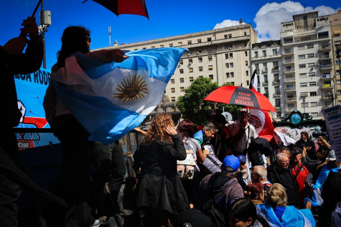 Registraron disturbios en la marcha de los jubilados; cuatro personas afectadas por el uso de gas lacrimógeno
