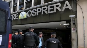 Escándalo con Osprera: Revelan transferencias millonarias a Suizo Argentina desde que fue intervenida