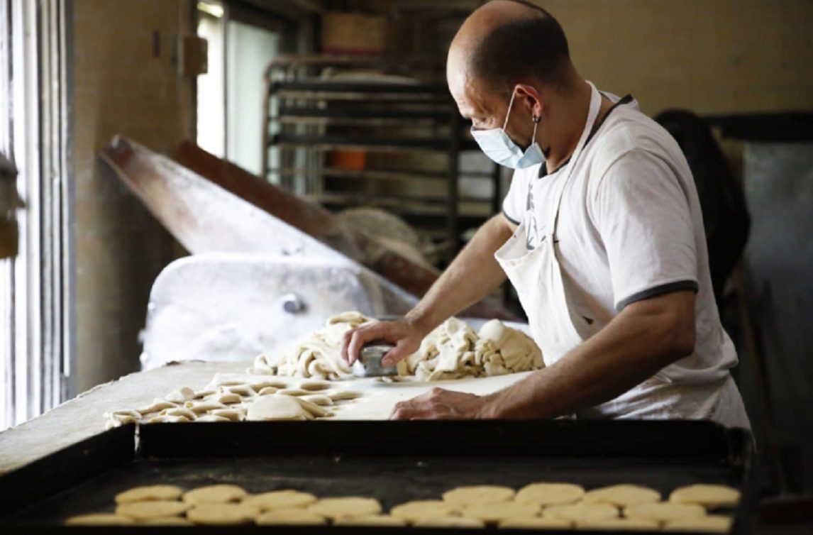Por la preocupante situación económica, algunas panaderías reducen la jornada laboral de 8 a 6 horas