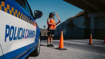 Los multaron por amamantar en el auto y estalló la polémica: ¿Quién tiene razón?