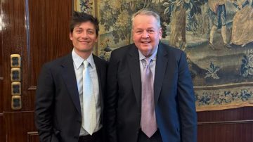 Santiago Caputo se reunió con el asesor de Donald Trump, Barry Bennett