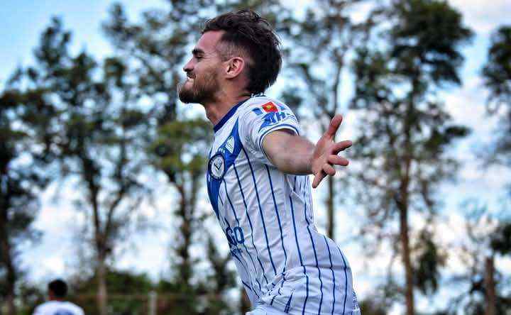 Vélez de San Ramón vence a Dos Leones y mantiene puntaje ideal en el Torneo Regional