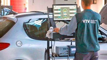 Mecánico reveló cómo un conductor intentó sobornarlo para aprobar la VTV