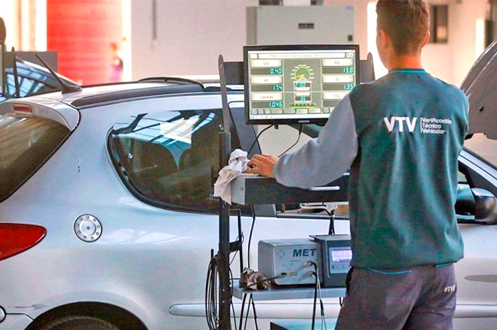 Mecánico reveló cómo un conductor intentó sobornarlo para aprobar la VTV