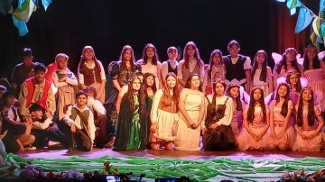 El Colegio Mater Dei brilló con su obra teatral anual en el Cine Teatro Renzi