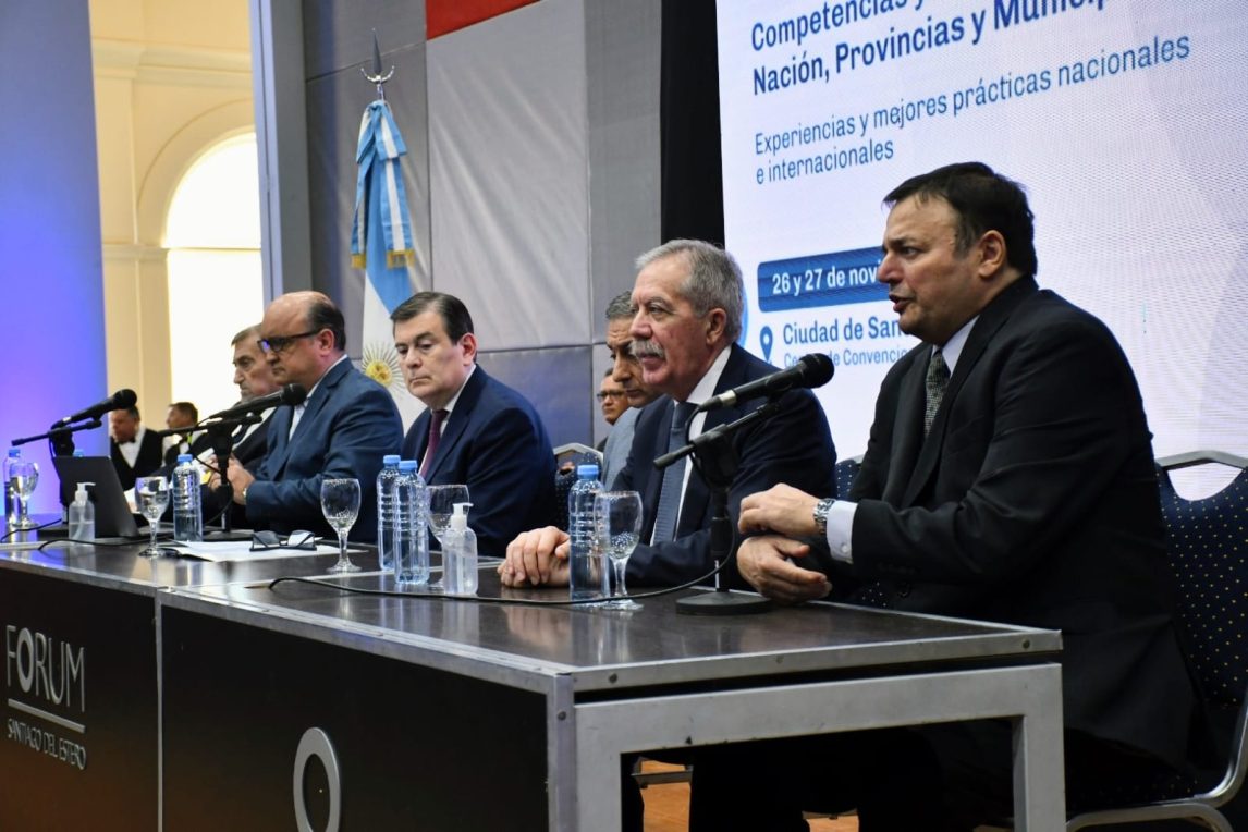 Zamora en el Seminario del Presupuesto: “Santiago del Estero lleva 20 años de equilibrio fiscal”