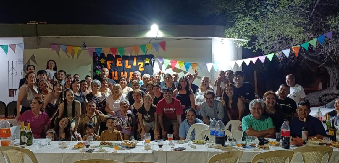 Nostalgias bandeñas: celebraron los 91 años de una vecina en la vereda