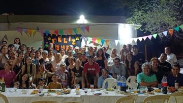 Nostalgias bandeñas: celebraron los 91 años de una vecina en la vereda