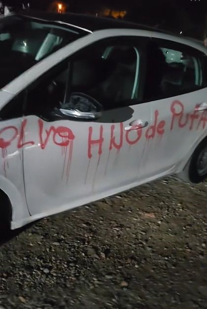 “Te extraño, infiel”: el mensaje en un auto que se volvió viral tras una fiesta