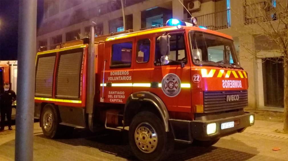 Principio de incendio en un local de comidas del barrio Alberdi dejó un herido leve y daños materiales