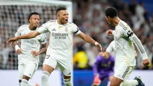 Real Madrid aplastó a Valencia y mete presión al Barcelona en la cima